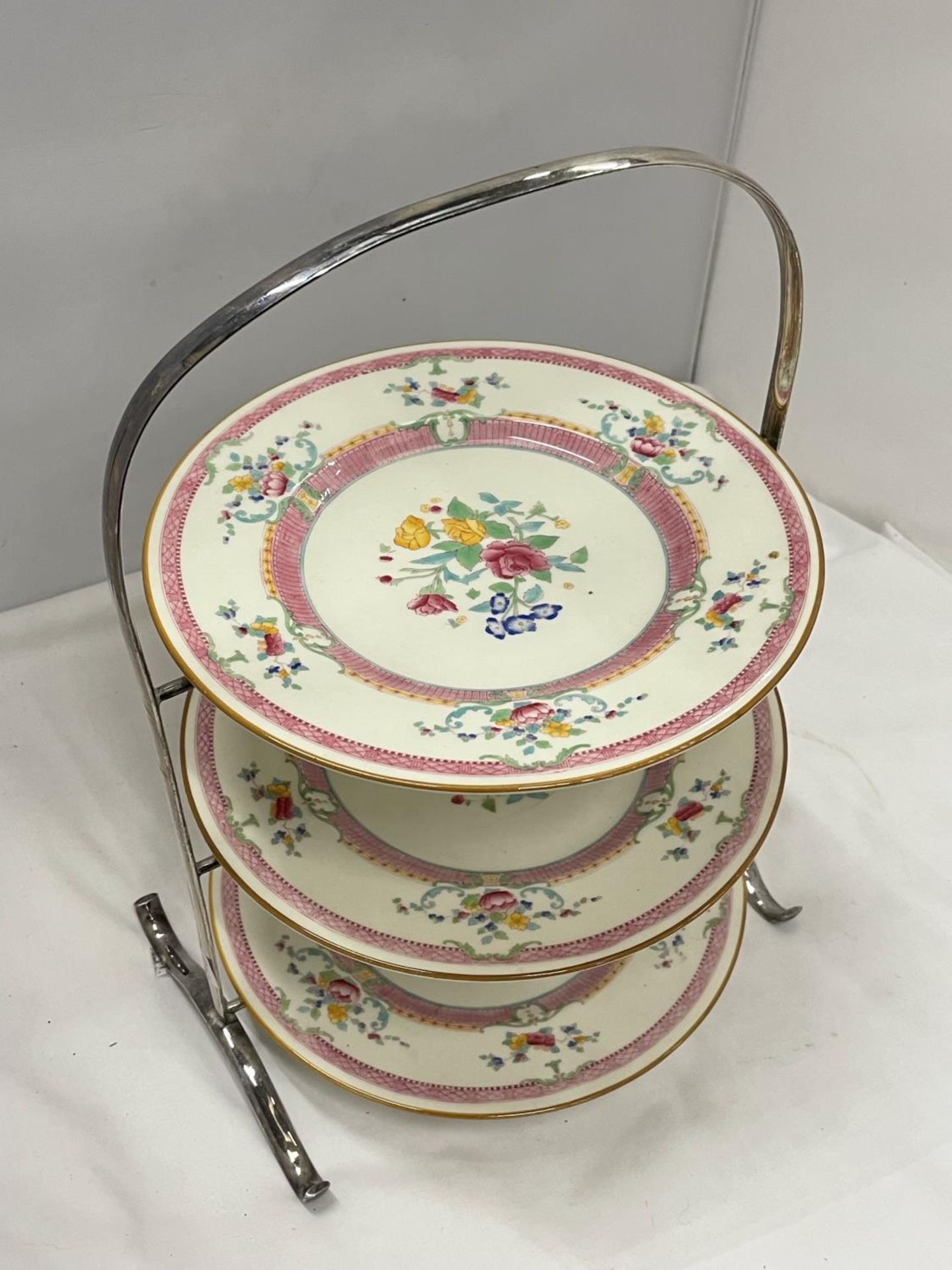 A CHROME CAKE STAND WITH THREE ROYAL DOULTON FLORAL PLATES - Image 2 of 4