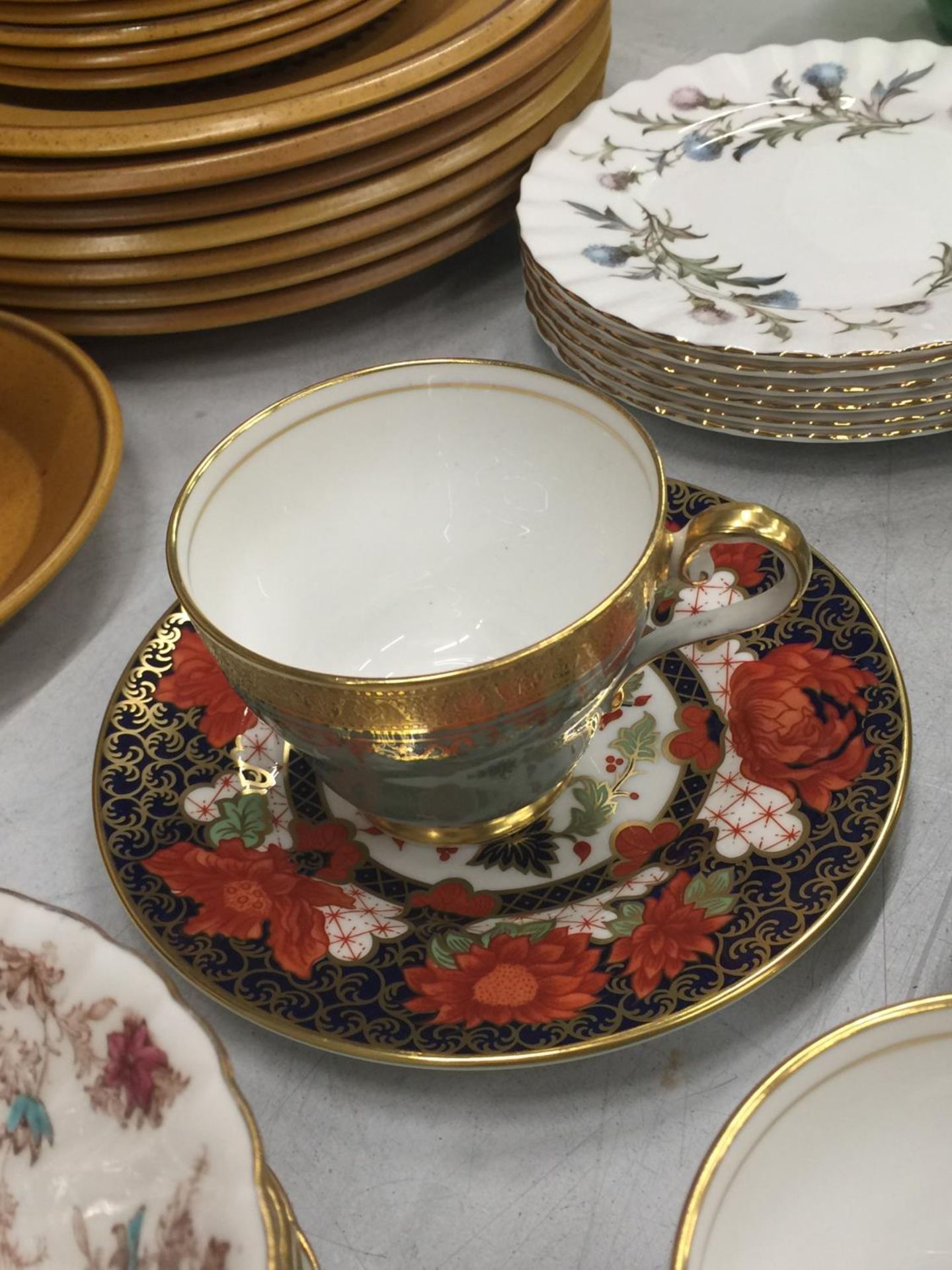 A QUANTITY OF AYNSLEY CUPS PLUS A ROYAL CROWN DERBY 'PEONY' PLATE, ROYAL ALBERT 'BRIGADOON' - Image 5 of 9