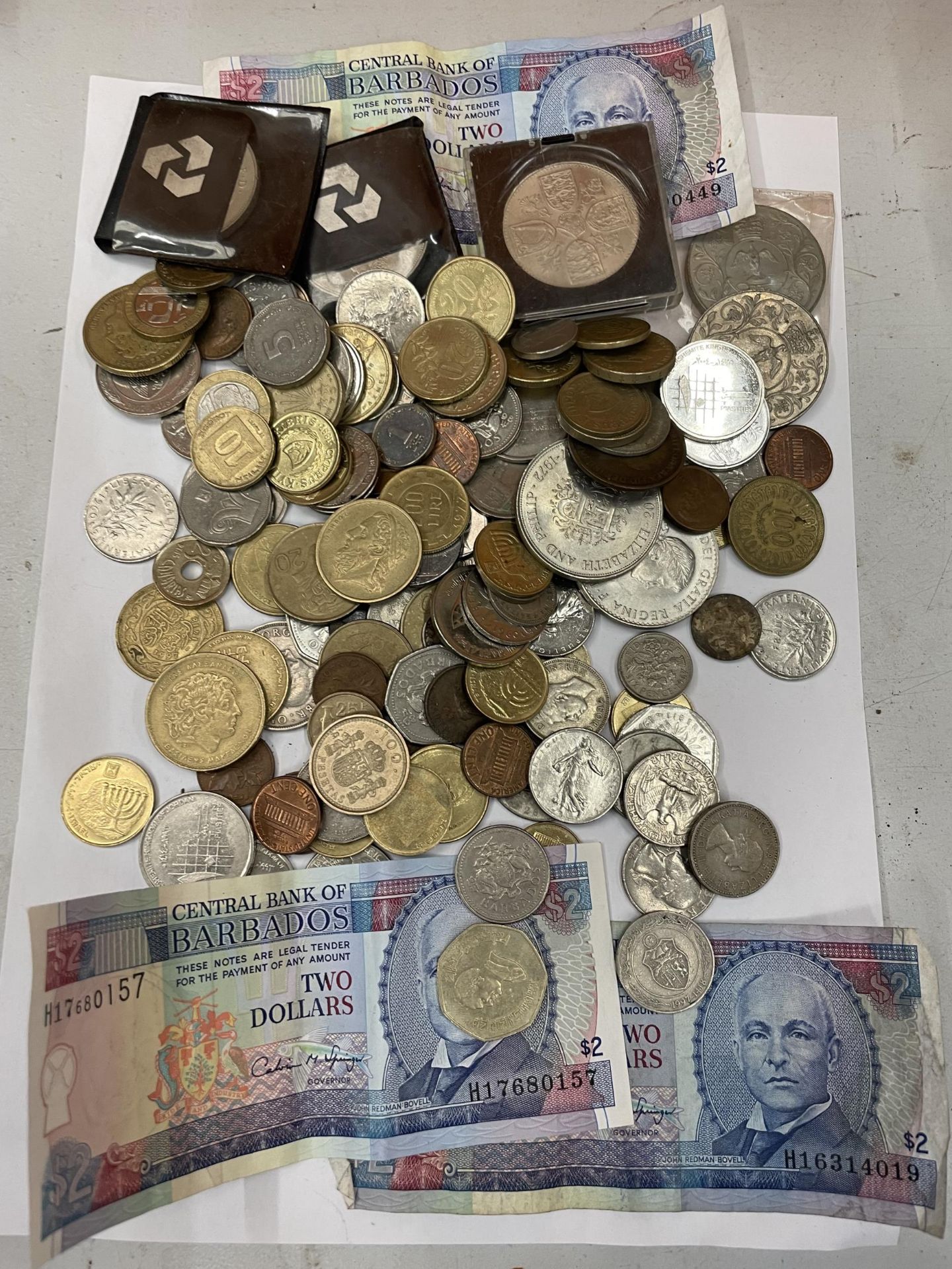 A LARGE QUANTITY OF VARIOUS COINS AND NOTES