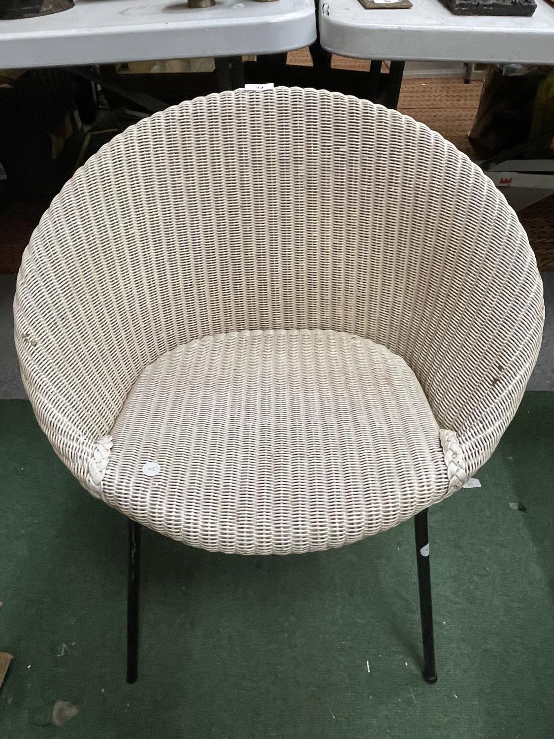 A LLOYD LOOM 1940'S RETRO CHAIR WITH LABEL