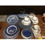 A LARGE QUANTITY OF BLUE AND WHITE DINNER WARE TO INCLUDE PLATES, SERVING DISHES, TUREEN, ETC PLUS