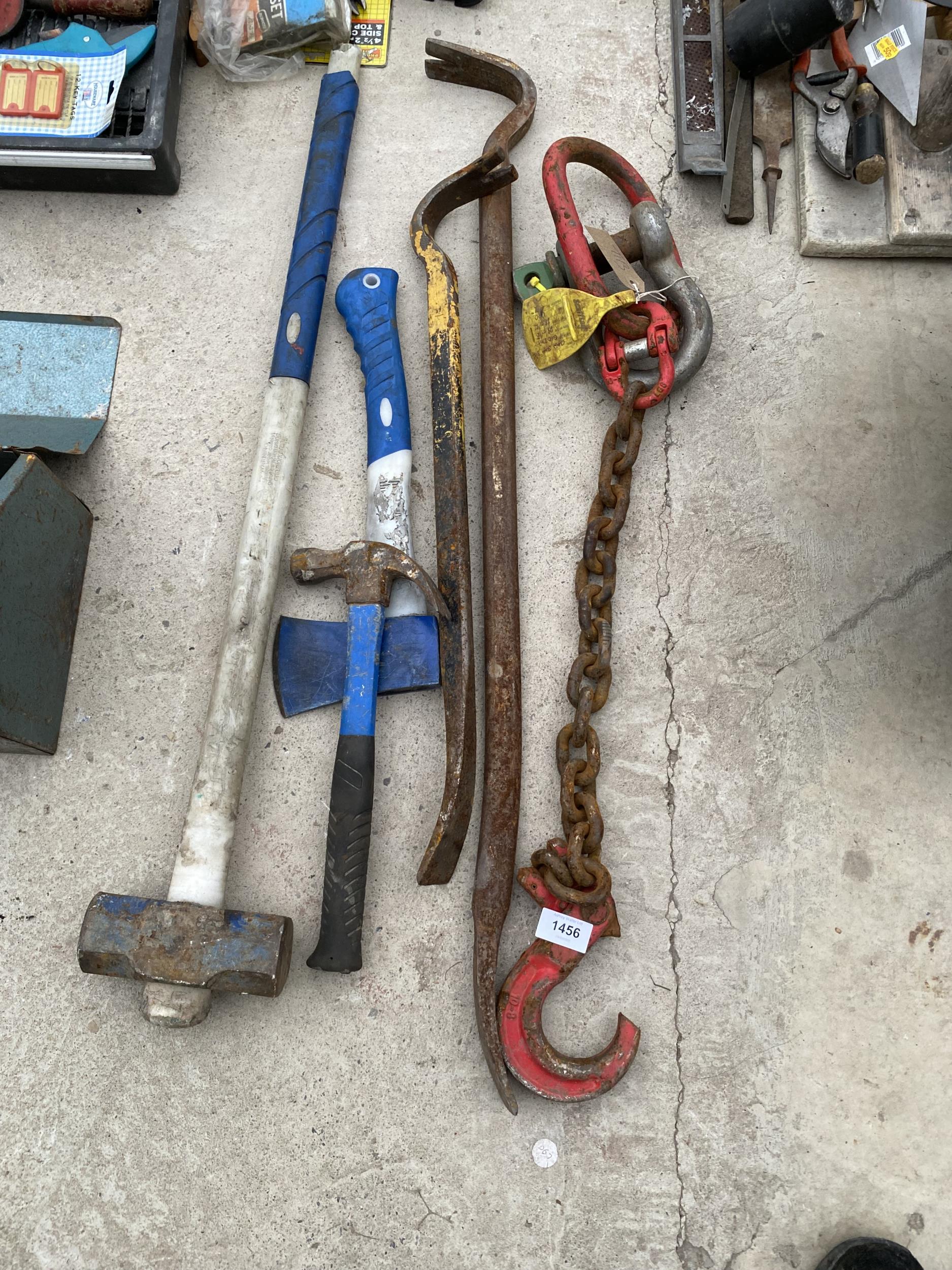 AN ASSORTMENT OF TOOLS TO INCLUDE A TOW CHAIN, CROW BARS AND A SLEDGE HAMMER ETC