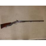 A GOOD QUALITY 14MM PERCUSSION CAP SIDE BY SIDE SHOTGUN, BLUED 70CM DAMASCUS BARRELS, THE RIB WITH