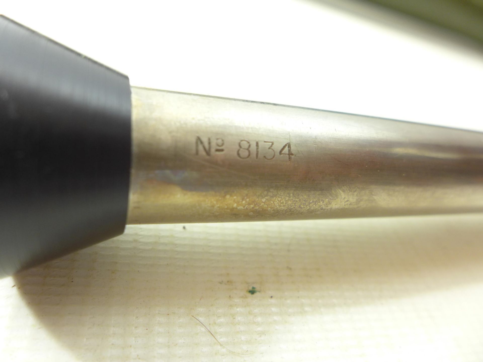 A MILITARY GOOD QUALITY GUN BARREL EXAMINATION PERISCOPE IN CASE WITH SPARE HEAD, LENGTH 55CM - Image 4 of 5