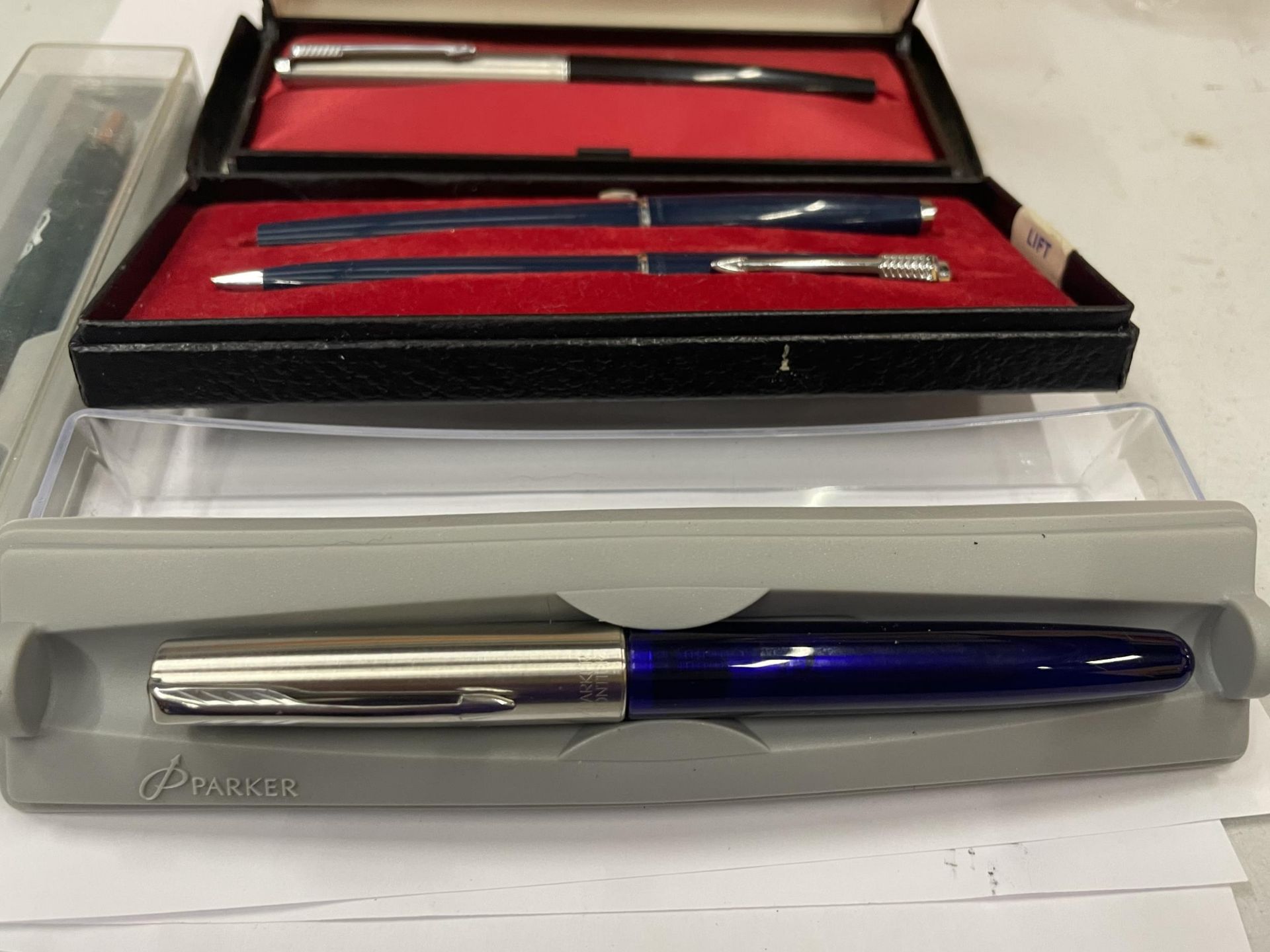FIVE BOXED PARKER PENS TO INCLUDE FOUNTAIN, BALLPOINT, ROLLER BALL ETC - Image 3 of 5