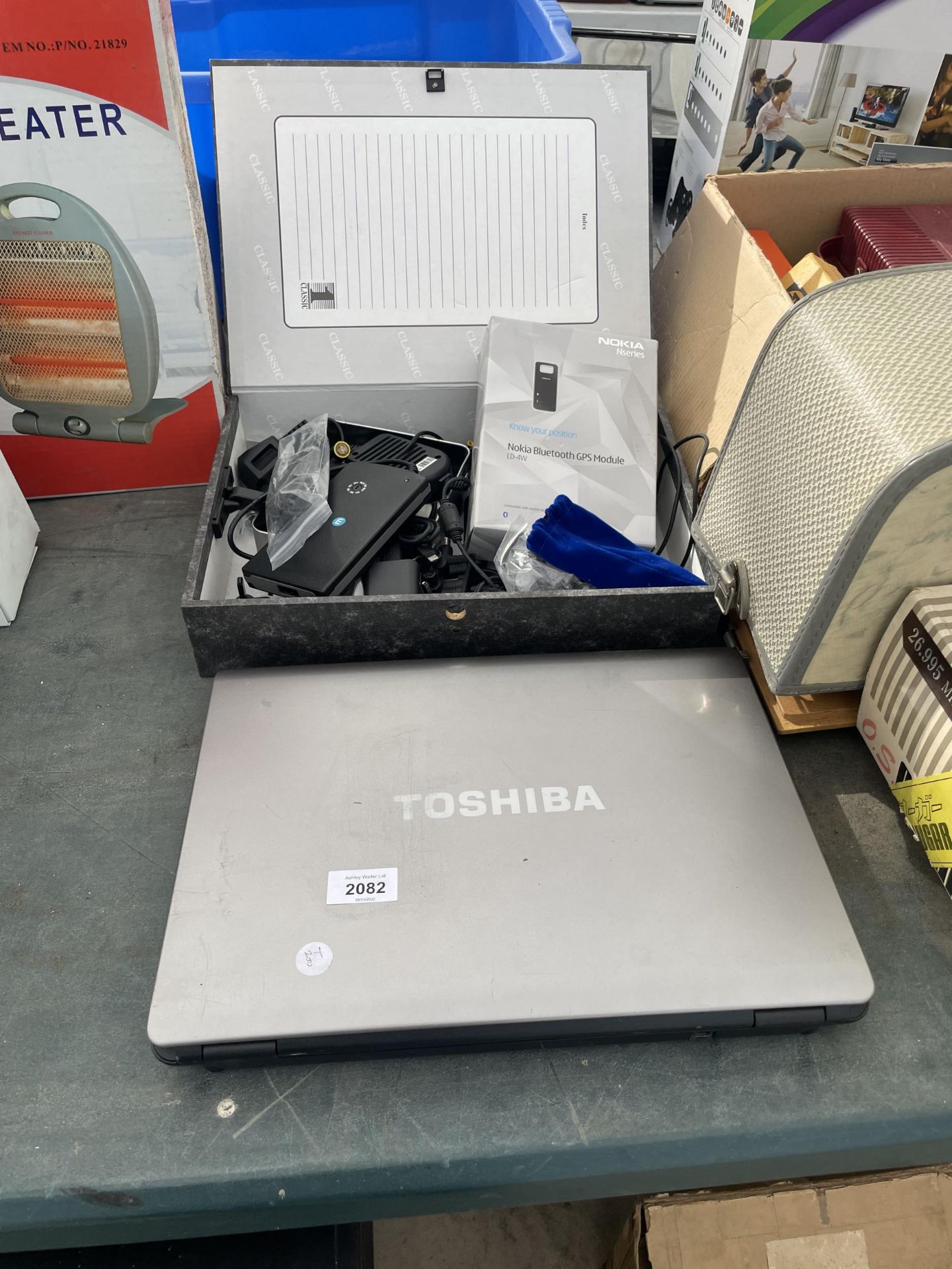 A TOSHIBA LAPTOP AND AN ASSORTMENT OF CABLES