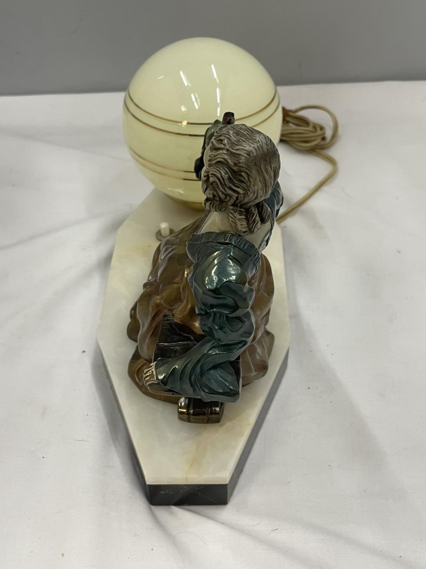 AN UNUSUAL DECO LAMP WITH PIANTED BRASS LADY WITH A PEACOCK, GLOBE SHAPED SHADE ON A MARBLE BASE - Image 2 of 3