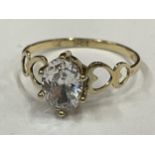 A HALLMARKED 9CT GOLD RING WITH A CUBIC ZIRCONIA STONE SIZE O IN A PRESENTATION BOX