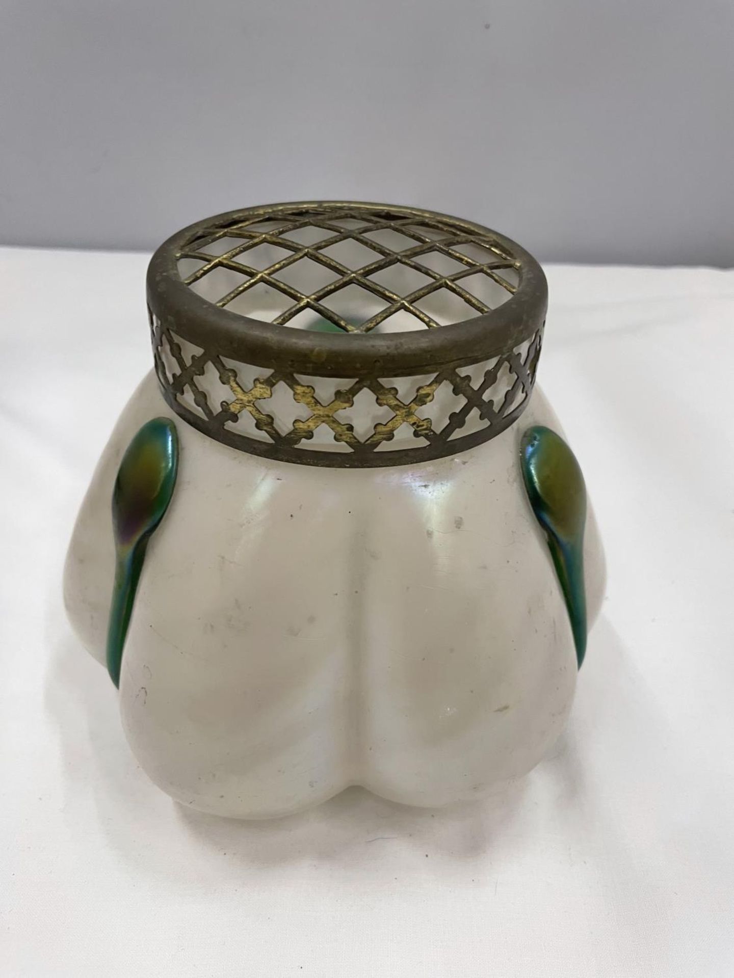 A CIRCA 1910 LOETZ MELON IRIDESCENT PEARL ART GLASS VASE WITH APPLIED GREEN TENDRILS AND A BRASS - Image 2 of 6