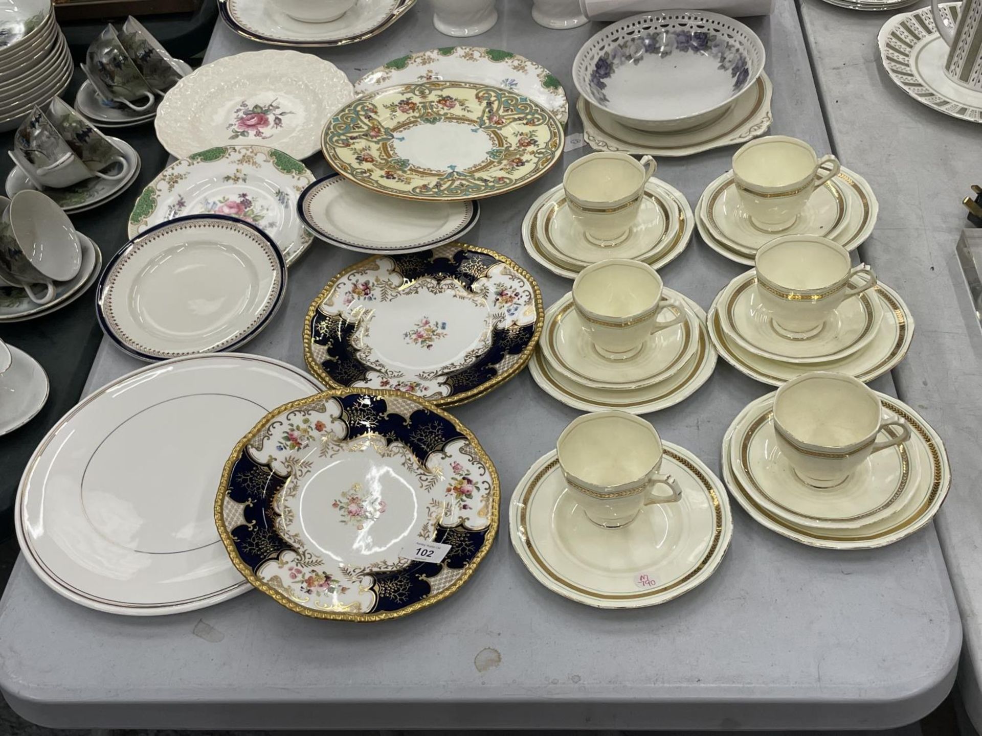 SIX TUSCAN CHINA PLANT CUPS, SAUCERS AND SIDE PLATES PLUS A QUANTITY OF COLLECTABLE PLATES TO