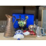 A MIXED LOT TO INCLUDE A PAIR OF WOODEN BARLEYTWIST CANDLESTICKS, A STUDIO POTTERY COCKEREL,