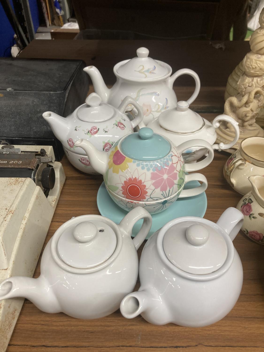 A COLLECTION OF TEAPOTS TO INCLUDE PARAGON, GIBSONS CHINA, TEAPOTS FOR ONE, ETC