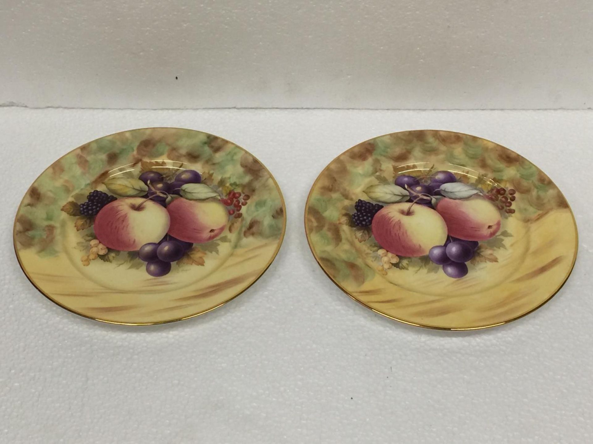 TWO SANDRINGHAM COLLECTORS CABINET PLATES WITH A FRUIT DESIGN