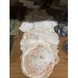 A QUANTITY OF VINTAGE TABLEWARE TO INCLUDE DOILIES, PLACEMATS, COASTERS, ETC