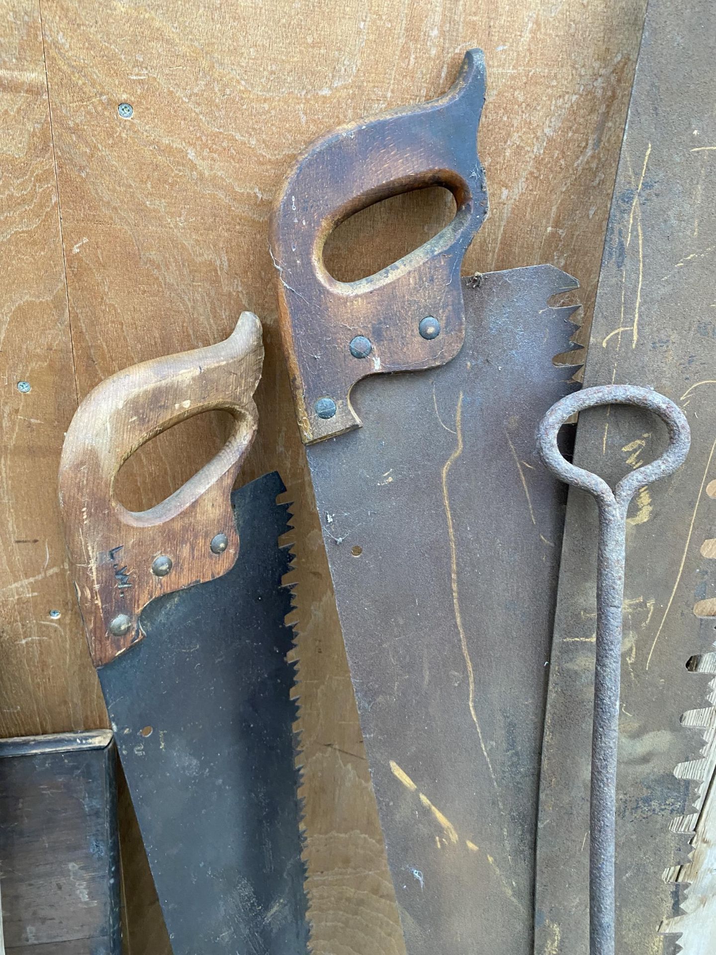 THREE VINTAGE CROSS CUT SAWS AND A VINTAGE CAST IRON DOUGH SHOVEL - Image 3 of 4