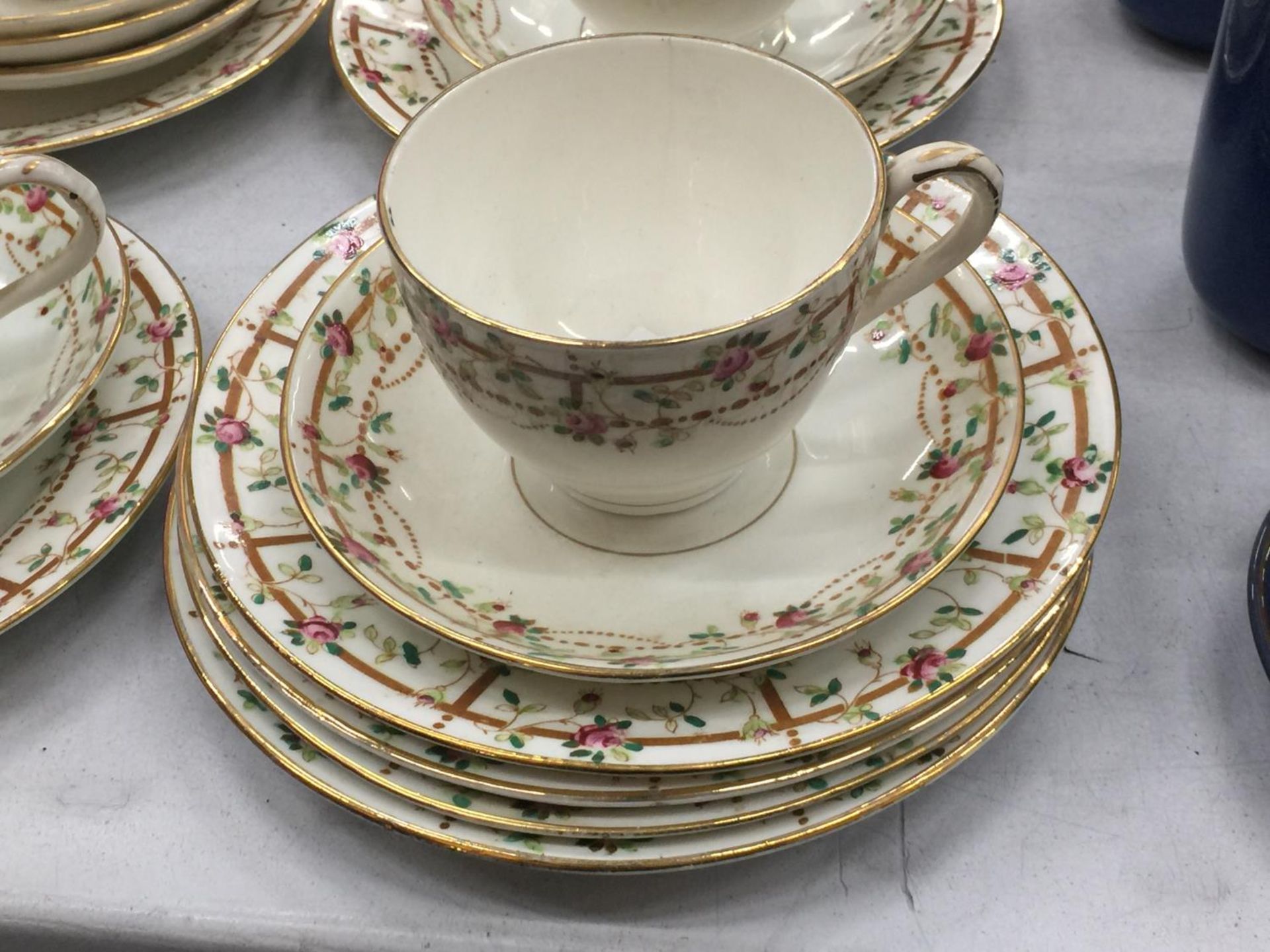 A QUANTITY OF QUEEN'S CHINA CUPS, SAUCERS AND SIDE PLATES - Image 3 of 6