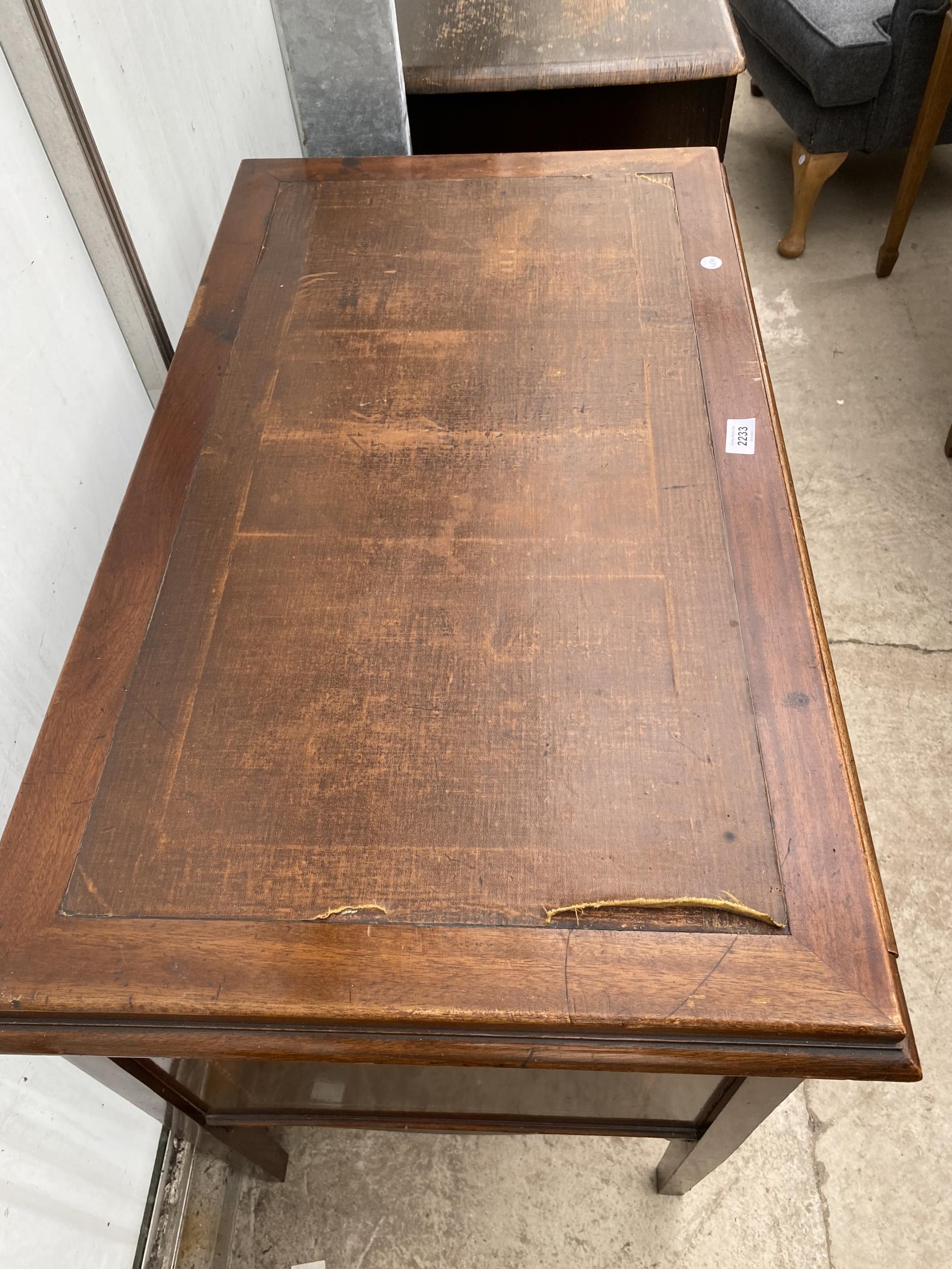 AN EDWARDIAN MAHOGANY SIDE CABINET WITH TWO INLAID DOORS 36" WIDE - Image 5 of 6