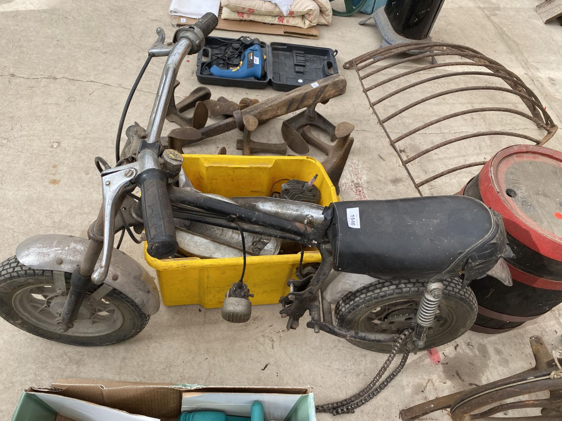 A SMALL MOTORBIKE AND SPARE PARTS FOR RESTORATION - Image 2 of 6
