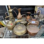 AN ASSORTMENT OF VINTAGE BRASS AND COPPER KETTLES