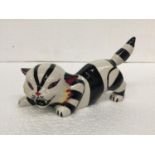 A LORNA BAILEY HANDPAINTED AND SIGNED CAT CRUELLA