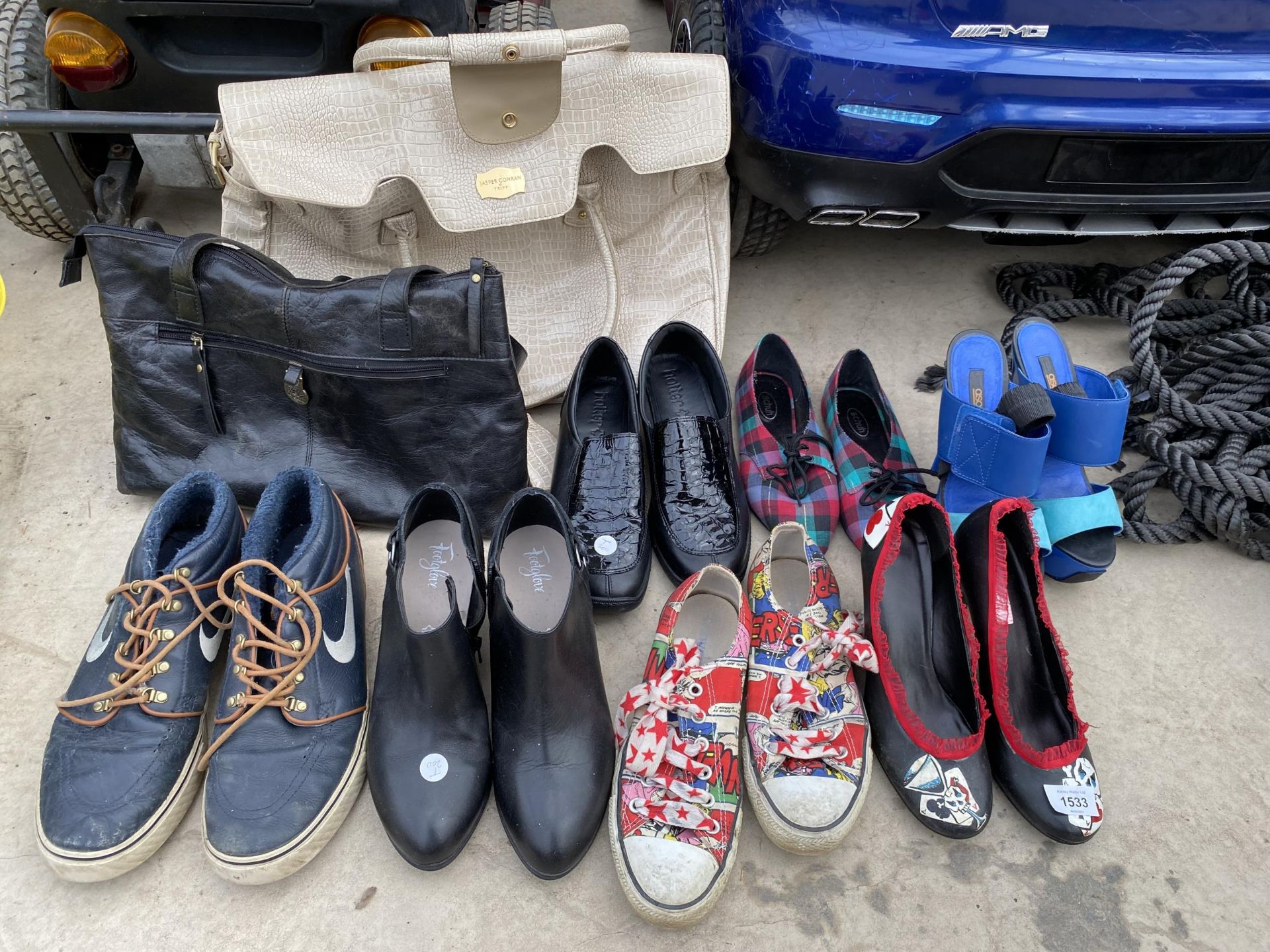 AN ASSORTMENT OF LADIES SHOES AND HANDBAGS