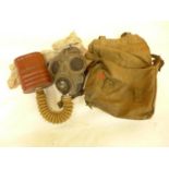 A WORLD WAR II GAS MASK AND BAG DATED 1941