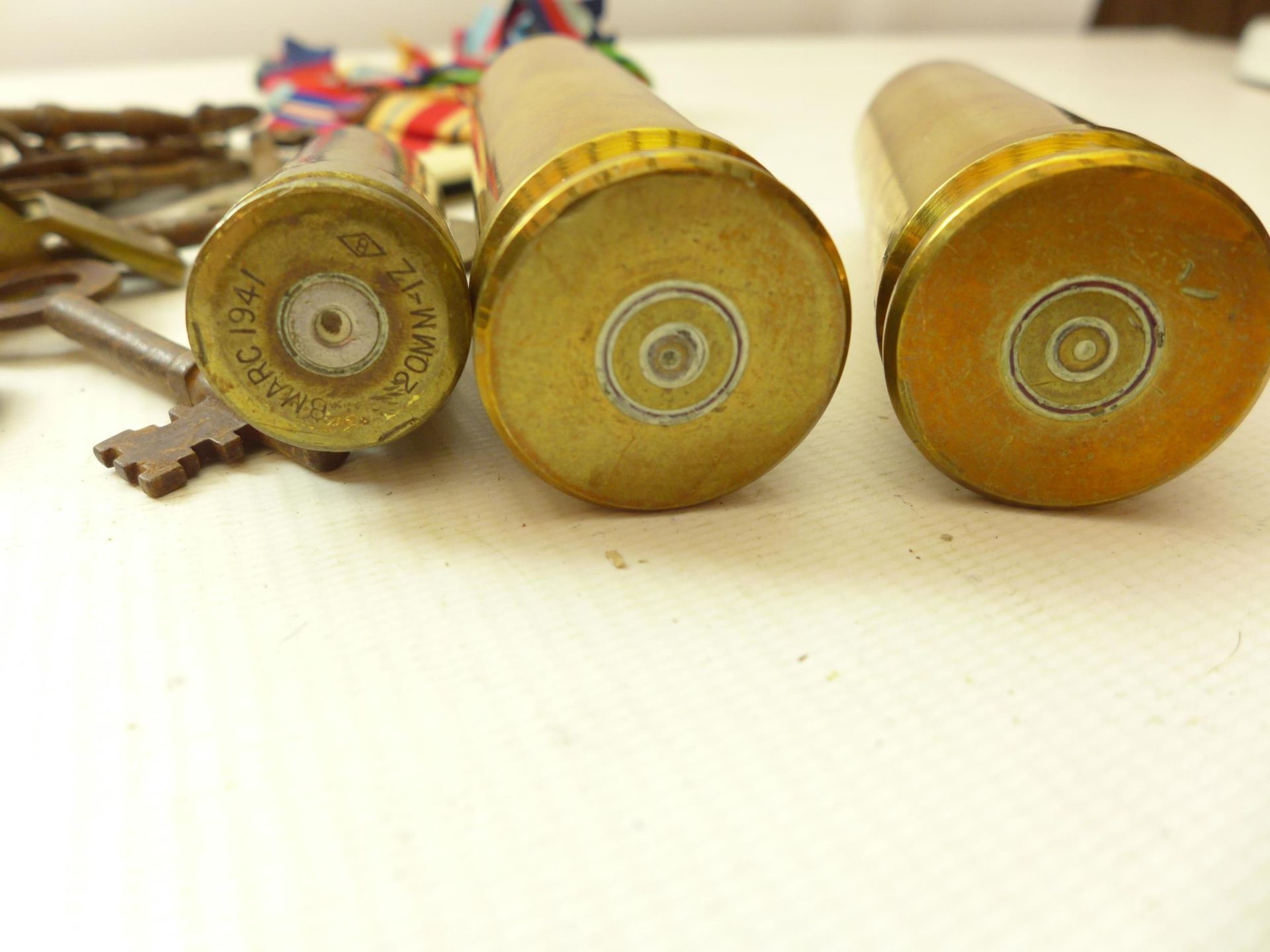 THREE BRASS SHELL CASES, HEIGHTS 7CM TO 11CM, MEDAL RIBBONS, KEYS ETC - Image 3 of 4