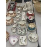 A QUANTITY OF CHINA ITEMS TO INCLUDE AYNSLEY FLORAL PATTERNED CUPS AND SAUCERS, CROWN