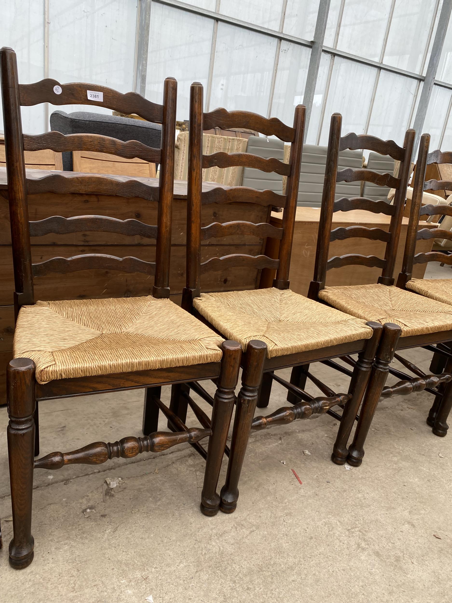 A SET OF EIGHT LANCASHIRE STYLE LADDER BACK DINING CHAIRS WITH RUSH SEATS - Image 4 of 5