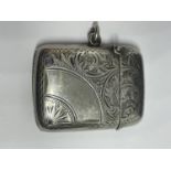 A HALLMARKED BIRMINGHAM 1913 SILVER VESTA CASE BY W.J.A, WEIGHT 30.3G