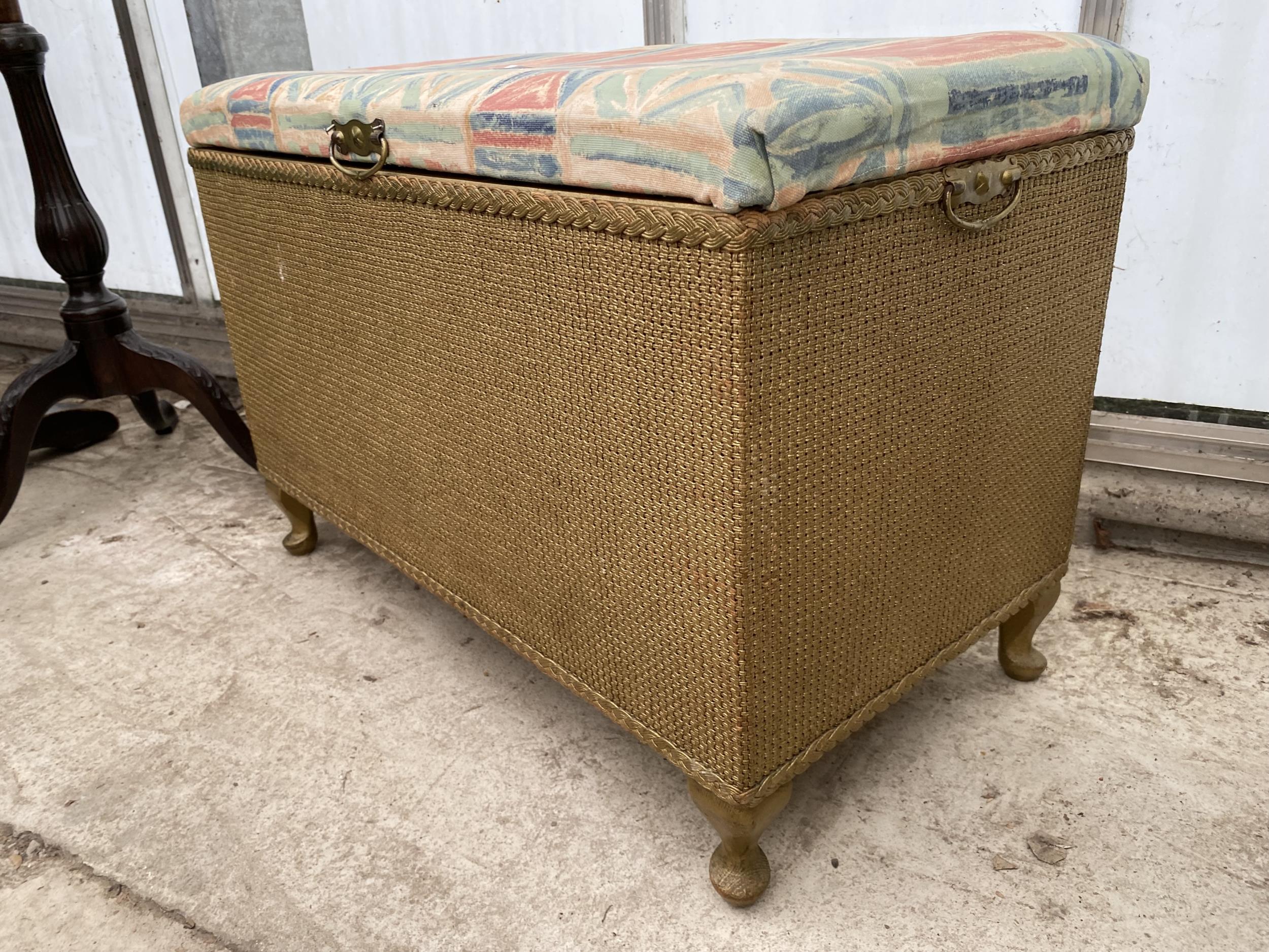 A LLOYD LOOM STYLE OTTOMAN AND TWO SMALL STOOLS - Image 5 of 6