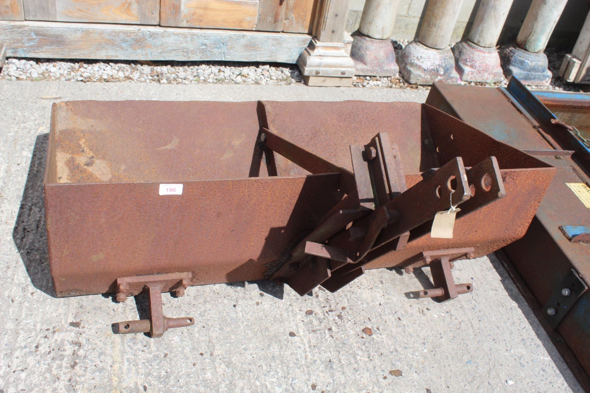 A 4 FT TRACTOR THREE POINT LINKAGE BUCKET WORKING ORDER NO VAT