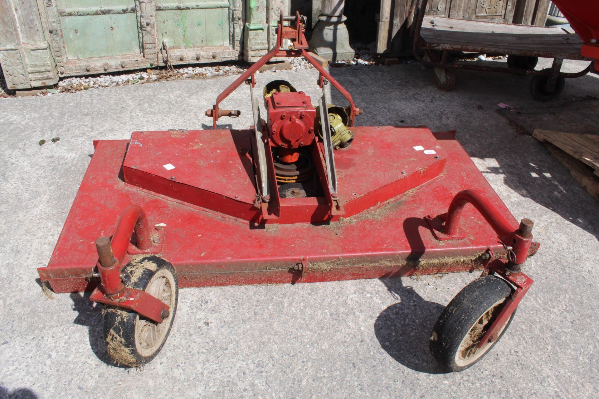 A SMALL COMPACT TRACTOR TOPPER COMPLETE WITH PTO SHAFT NO VAT