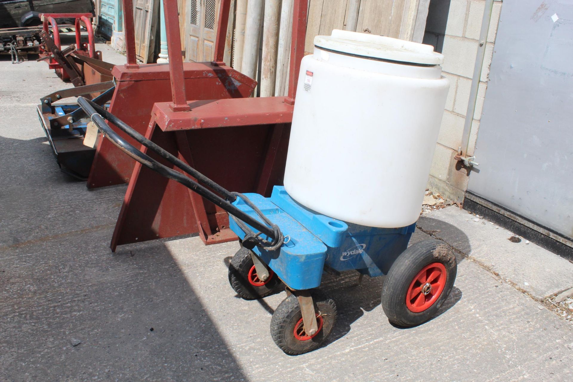 A WYDALE 100 LITRE ELECTRIC CALF MILK MIXER TROLLEY +VAT