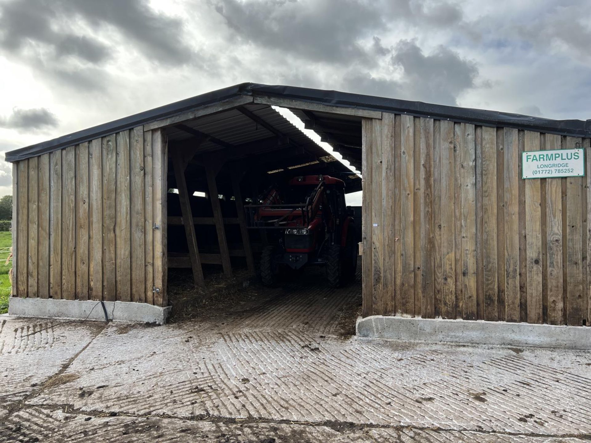 FARMPLUS 26 STALL COW KENNEL -3 WEEKS TO REMOVE. (SHEETED DOOR LOT 208) + VAT