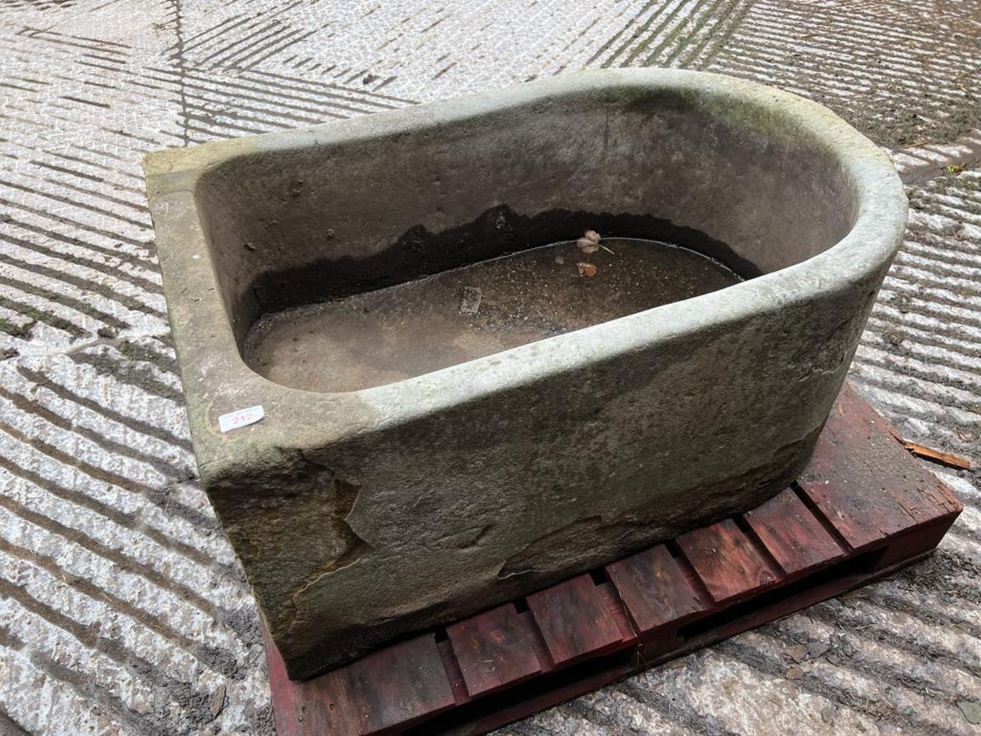 A STONE PUMP TROUGH APPROX 4' LONG WITH A CRACK AT ONE END (ON A PALLET) + VAT - Image 3 of 3