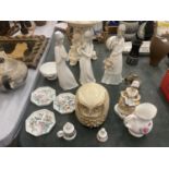 A MIXED LOT TO INCLUDE THREE SPANISH LADY FIGURINES, AYNSLEY CHINA PIN TRAYS, A POTTERY DRAGON IN AN