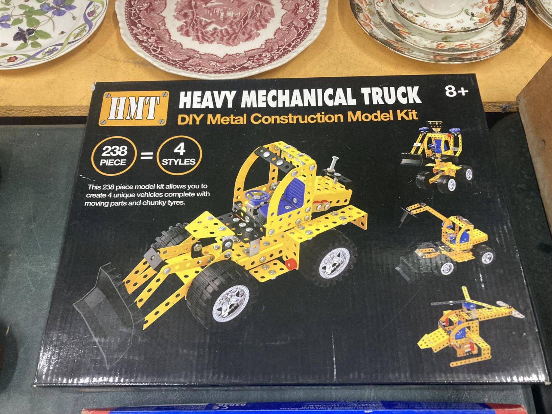 THREE BOXED CHILDREN'S CONSTRUCTION SETS - CAPSELA 70, MECCANO AND DIY METAL CONSTRUCTION MODEL KIT - Image 2 of 4