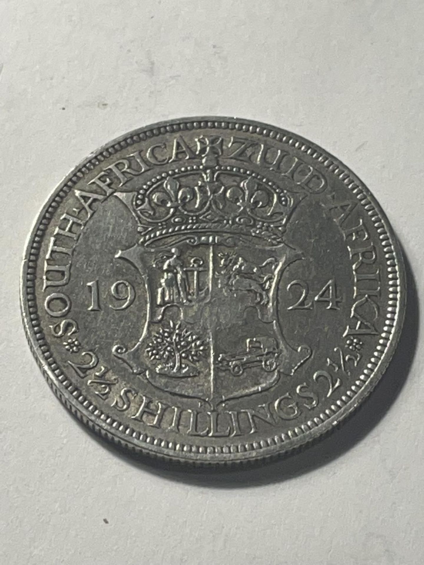 A GEORGE V SOUTH AFRICAN HALF CROWN - Image 2 of 2