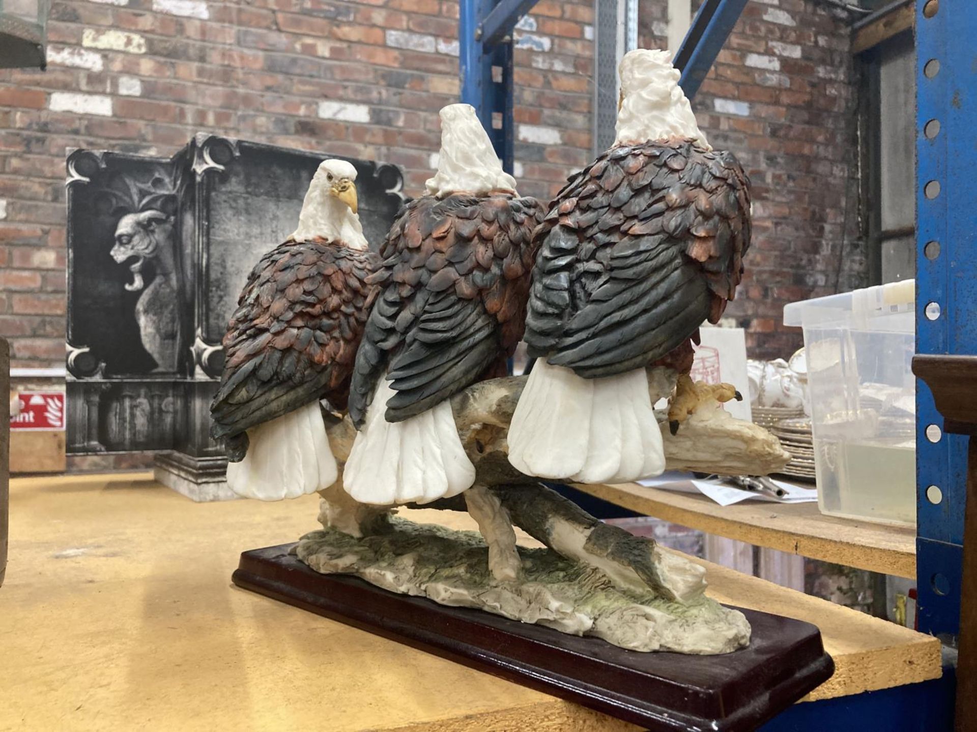 A RESIN MODEL OF A GROUP OF THREE BALD EAGLES ON A BRANCH BY THE JULIANA COLLECTION HEIGHT 29CM, - Image 3 of 4