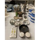 A QUANTITY OF COLLECTABLE ITEMS TO INCLUDE A CERAMIC INK WELL WITH LINER, TRINKET BOXES WITH