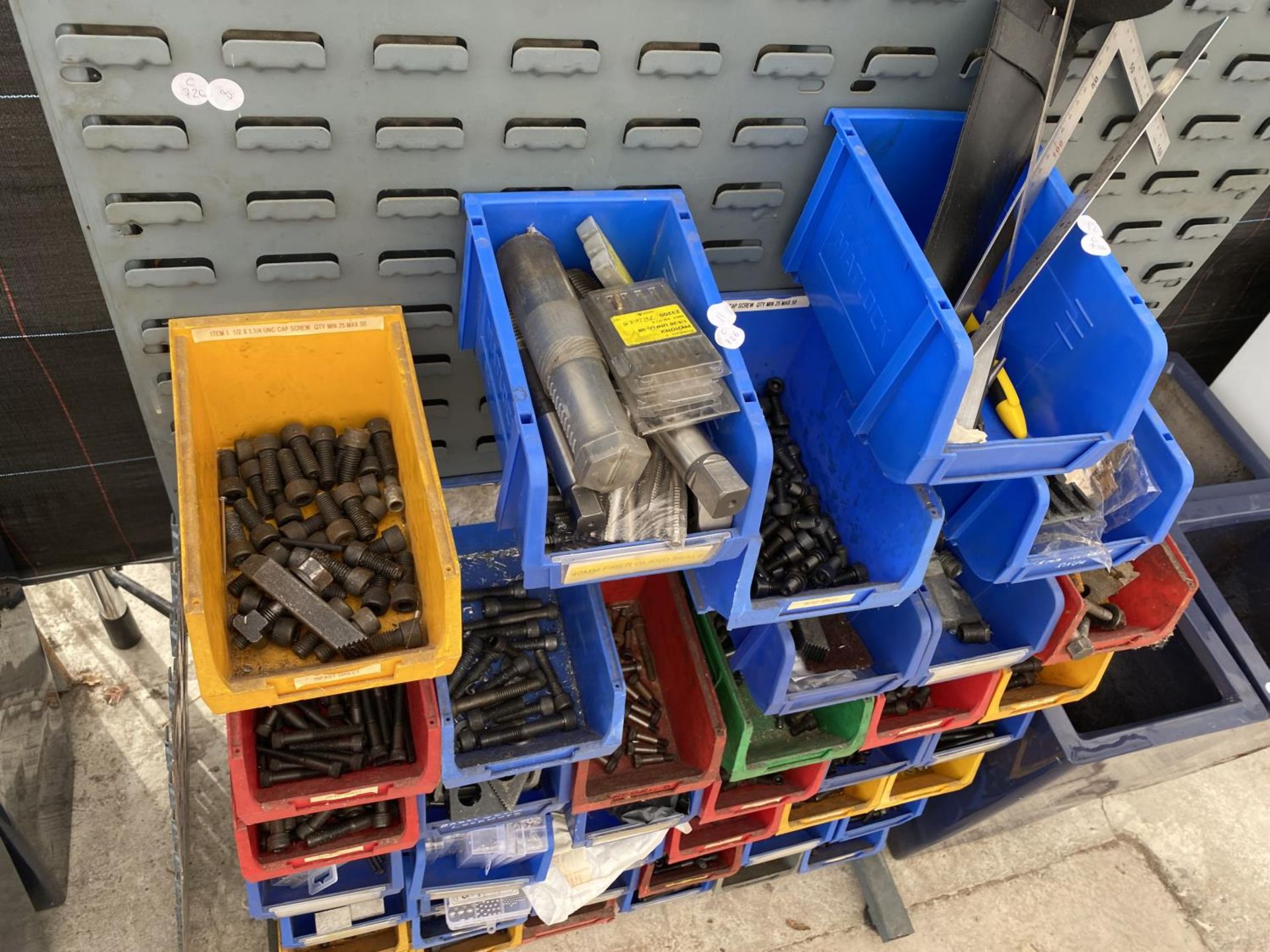 A WORKSHOP DISPLAY BOARD WITH A LARGE ASSORTMENT OF LIN BINS CONTAINING HARDWARE AND TOOLS ETC - Image 3 of 21