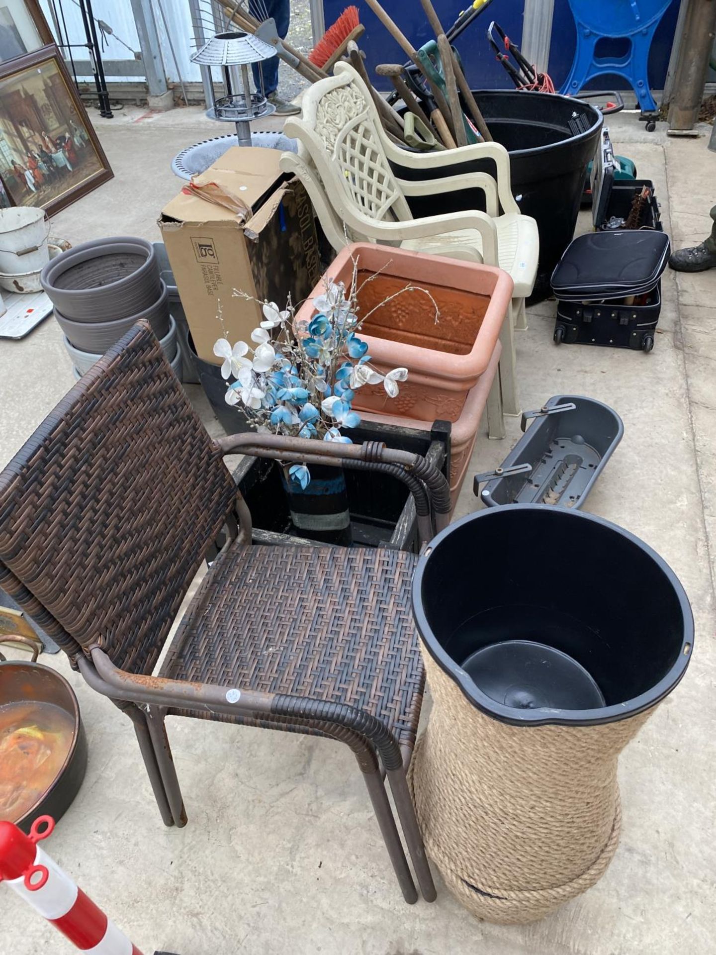 AN ASSORTMENT OF GARDEN ITEMS TO INCLUDE STACKING CHAIRS, PLANTERS AND PLASTIC WINDOW BOXES ETC - Image 2 of 3