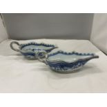 A BELIEVED TO BE LATE 18TH/EARLY 19TH CENTURY CHINESE QING DYNASTY/NANKIN BLUE AND WHITE SAUCE