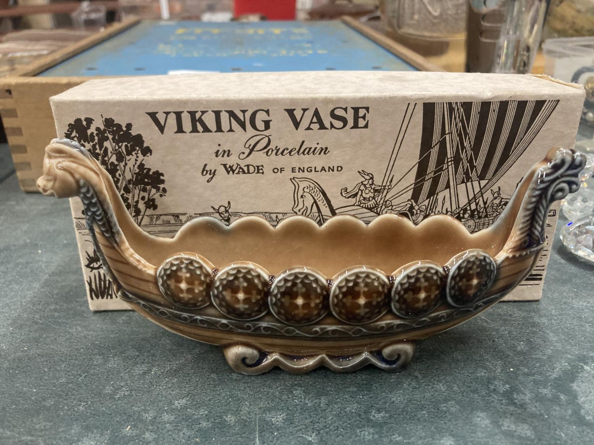 A 1950'S WADE 'VIKING VASE' IN ORIGINAL BOX