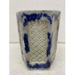 AN ORIENTAL STYLE BLUE AND WHITE PIERCED VASE HEIGHT 15CM