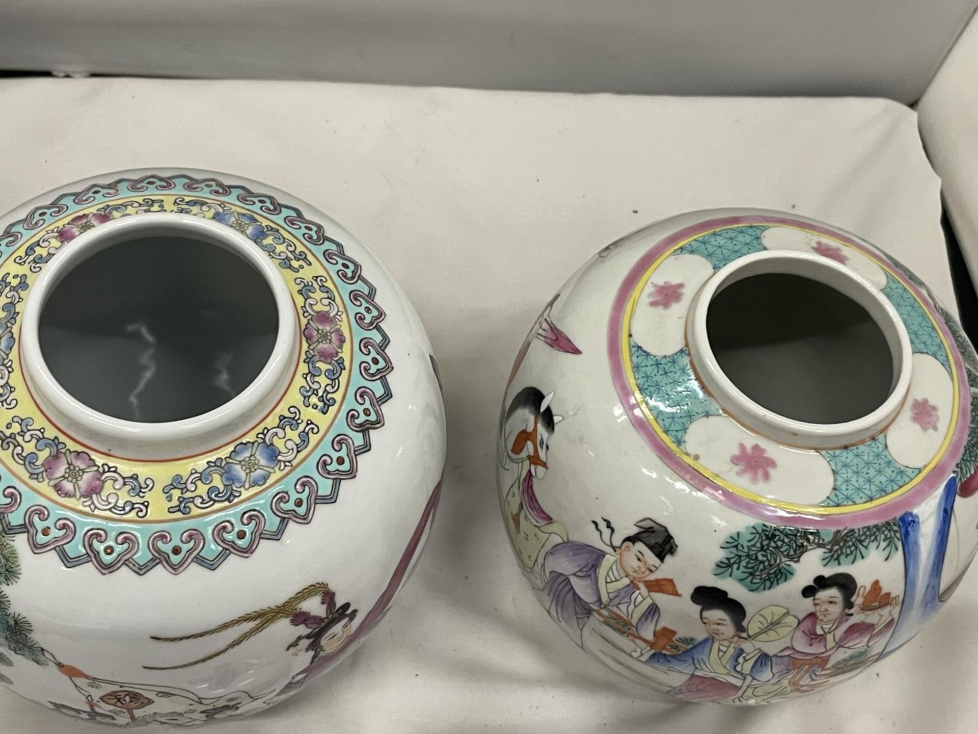 TWO ORIENTAL STYLE GINGER JARS WITH LIDS (ONE LID A/F) - Image 4 of 7