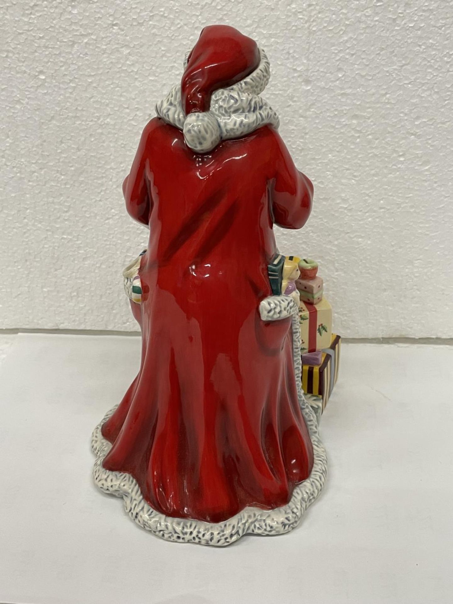 A ROYAL DOULTON FIGURE FATHER CHRISTMAS HN 5367 - Image 3 of 5