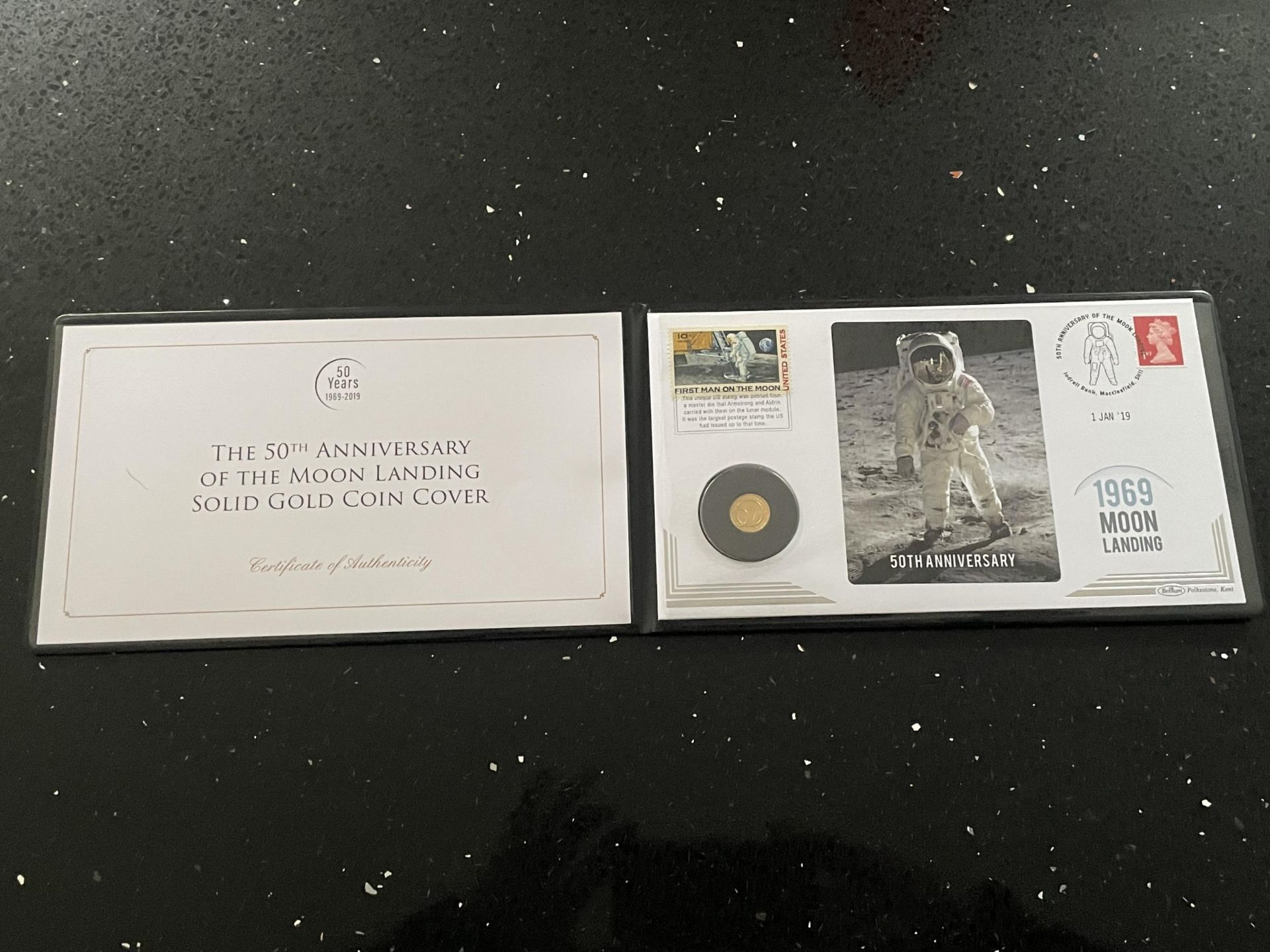 A 50TH ANNIVERSARY OF THE MOON LANDING 9 CARAT GOLD COMMEMORATIVE COIN COVER - LIMITED EDITION OF