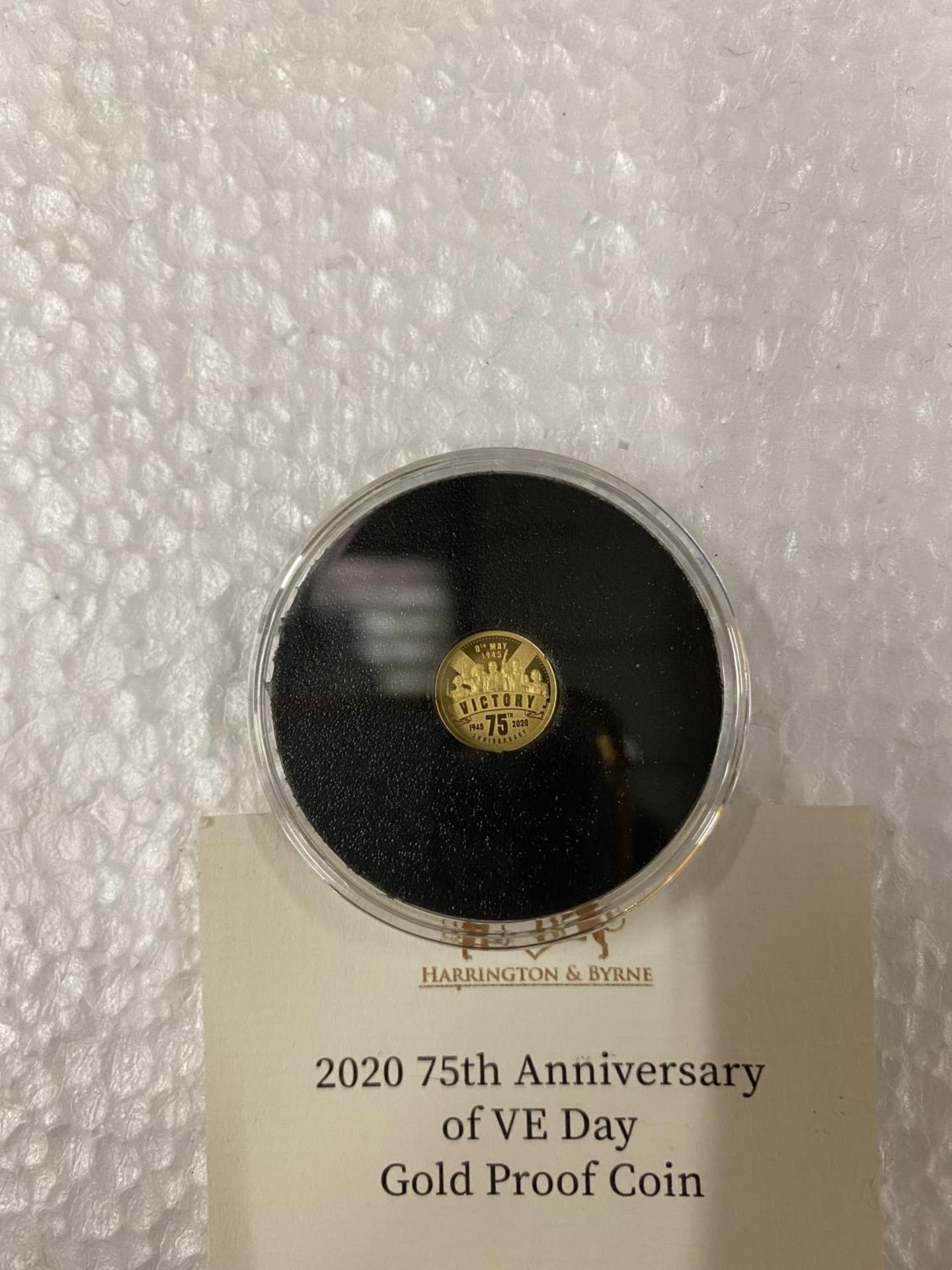 SOLOMON ISLANDS “2020 75TH ANNIVERSARY OF VE DAY” 24 CARAT GOLD PROOF COIN WITH COA . THE COIN - Image 3 of 3
